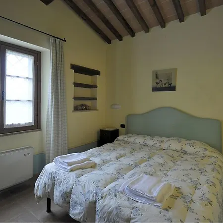 Vernazzano Basso Sleeps 6 T241024 Tuoro sul Trasimeno